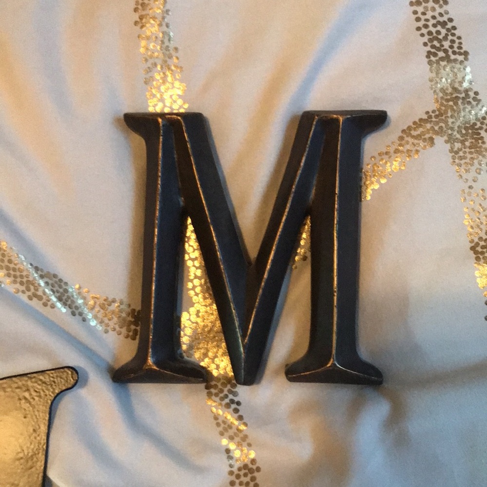 Small sized M’s - Picture 3 of 4